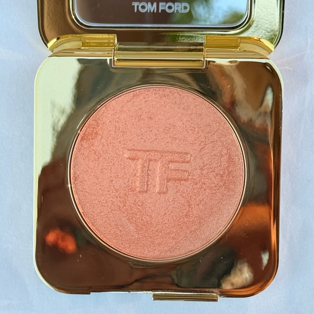 Used Tom Ford Radiant Perfecting Powder Color: 02 Luna